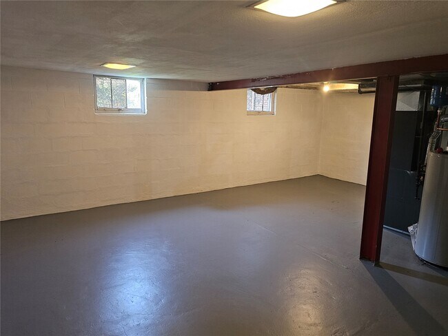 Building Photo - 1636 Quendo Ave