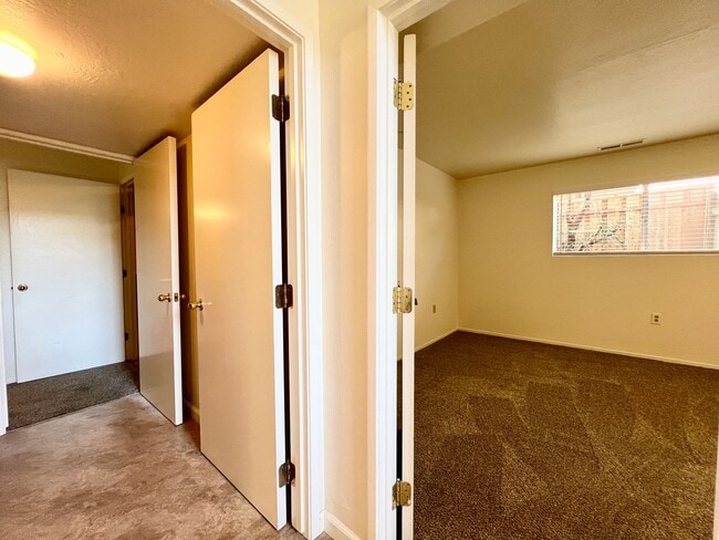 Building Photo - Spacious 4-Bed, 3-Bath Single-Family Home ...