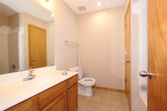 Building Photo - 917 Jackalope Ct