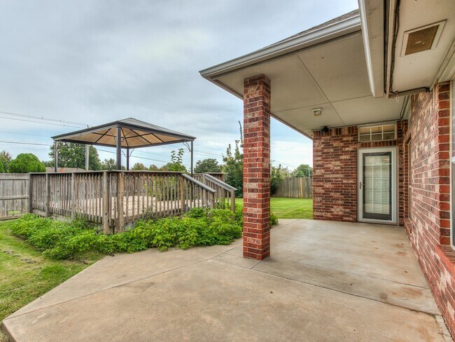 Building Photo - Stunning Open-Concept Home with Luxury Primary Suite & Outdoor Living