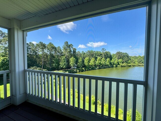 Building Photo - 2 Bedroom | 2 Bathroom Corner Unit Townhom...