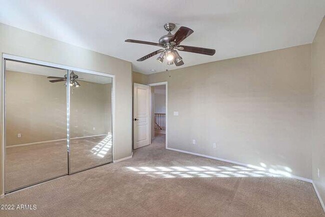 Building Photo - Beautiful 5 bedroom w/pool!
