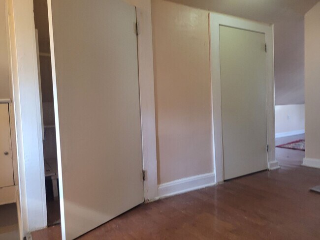 Building Photo - 24 Valley St