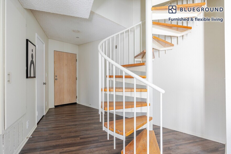 Building Photo - 747 Gayley Ave