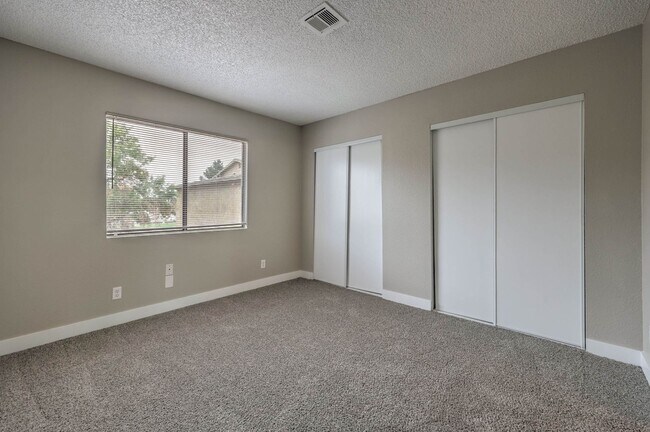 Building Photo - 4571 Carriage Park Dr