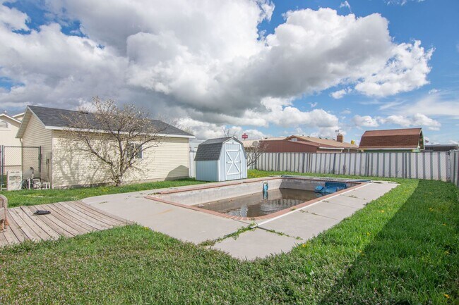 Building Photo - Fully Renovated Home + Shop + RV Parking in Tremonton!