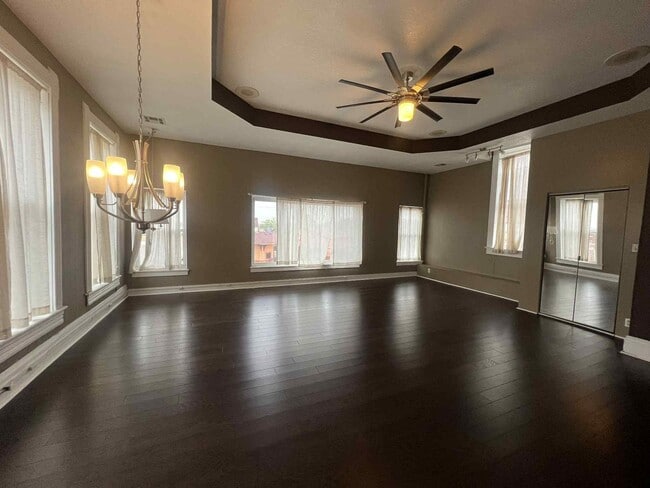 Building Photo - Spacious Loft Living in the Heart of Galen...