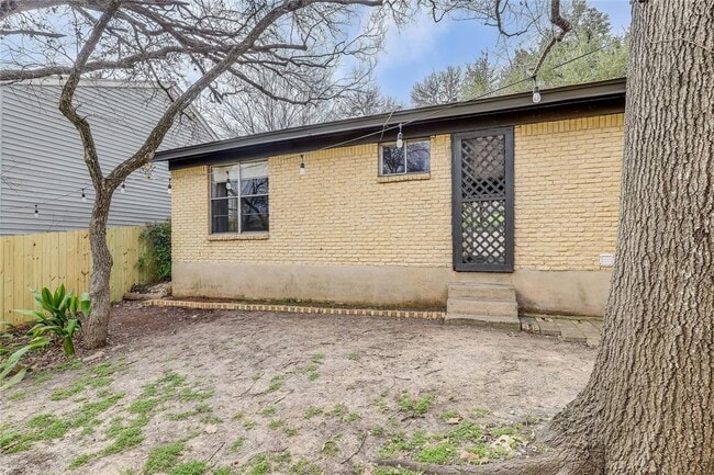 Building Photo - 1612 Elmhurst Dr