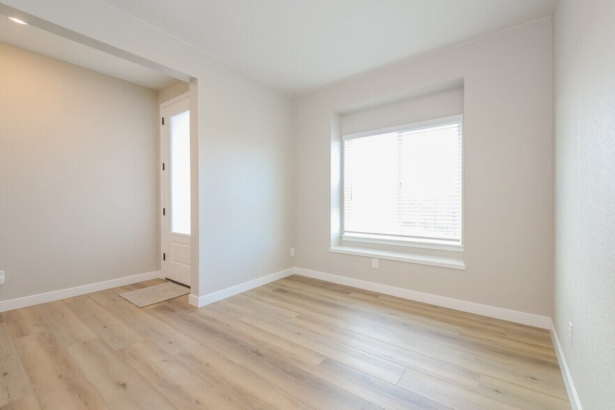 Building Photo - 9462 Truckee Ct
