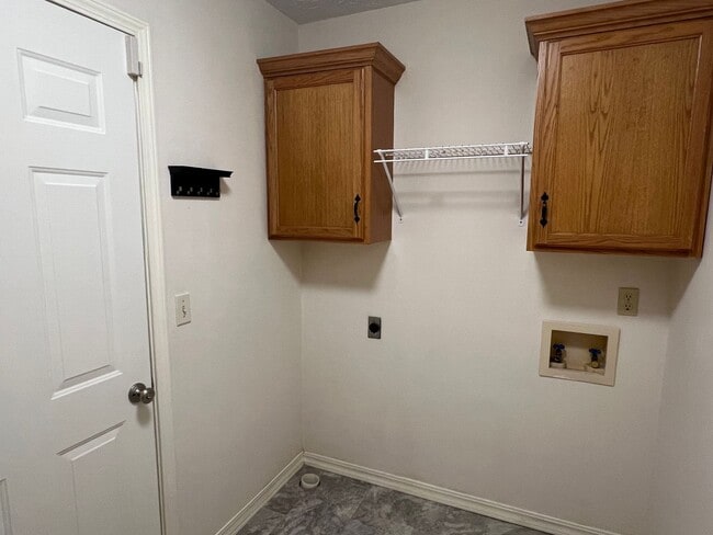 Building Photo - All Brick 3 Bedroom, 2 Bathroom near Twin Oaks