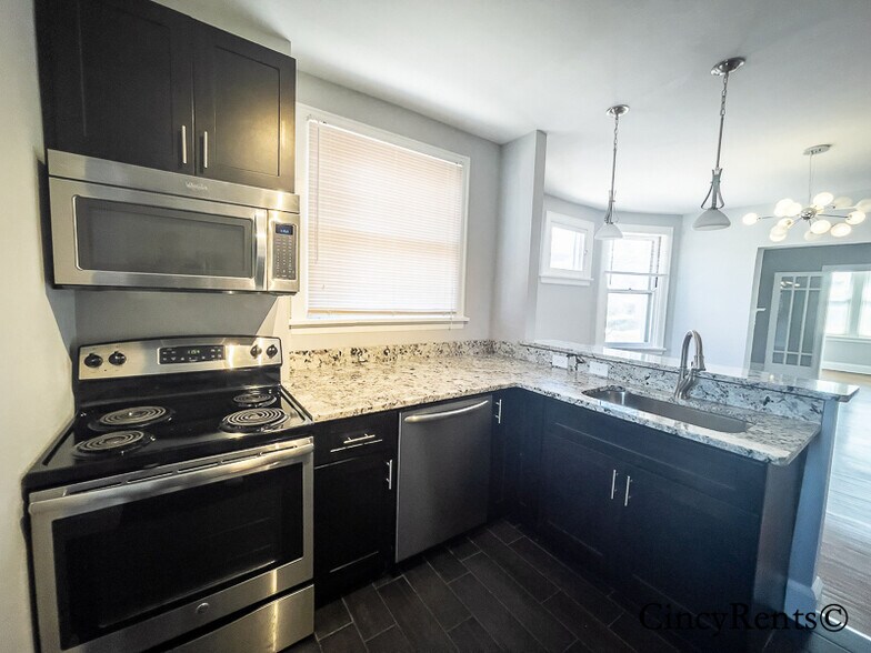 Building Photo - 2642 Madison Rd