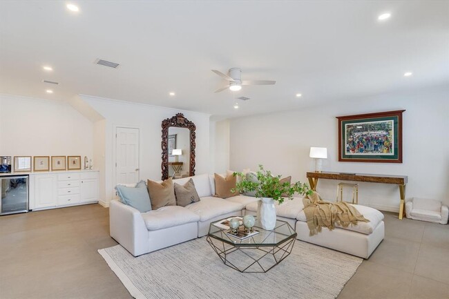 Building Photo - 3705 Gilbert St