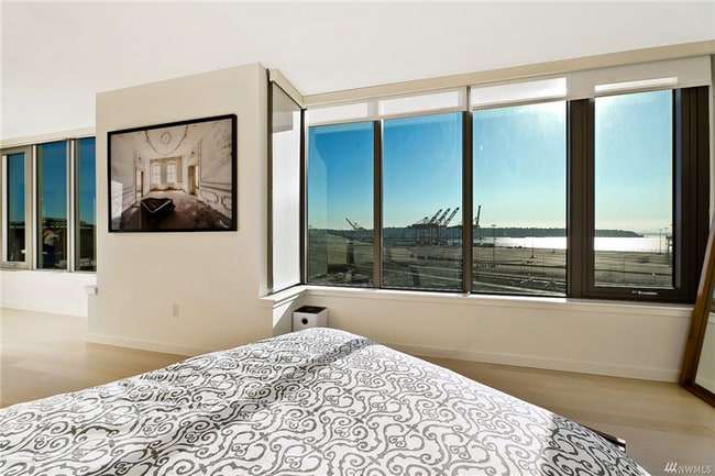 Building Photo - Gridiron - New Waterfront Condo - Downtown!! 2bed/2bath