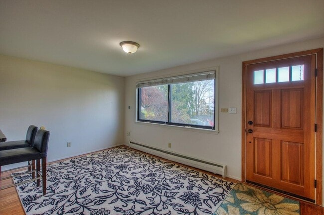 Building Photo - Sound View MIL Apartment