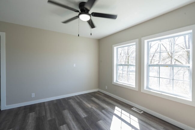 Building Photo - 306 Martin St