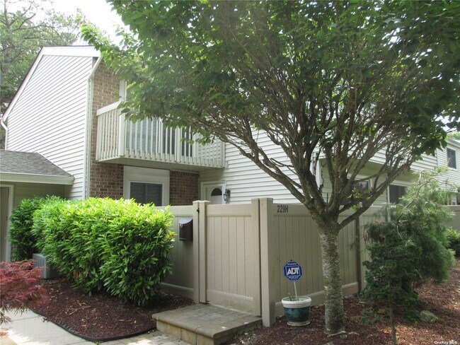 Building Photo - 229 Springmeadow Dr