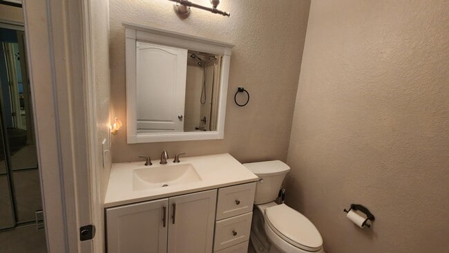 Building Photo - 4152 Central Sarasota Pkwy