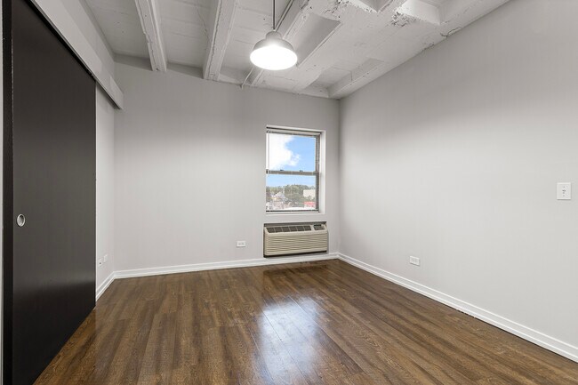 Building Photo - 5718 N Winthrop Ave