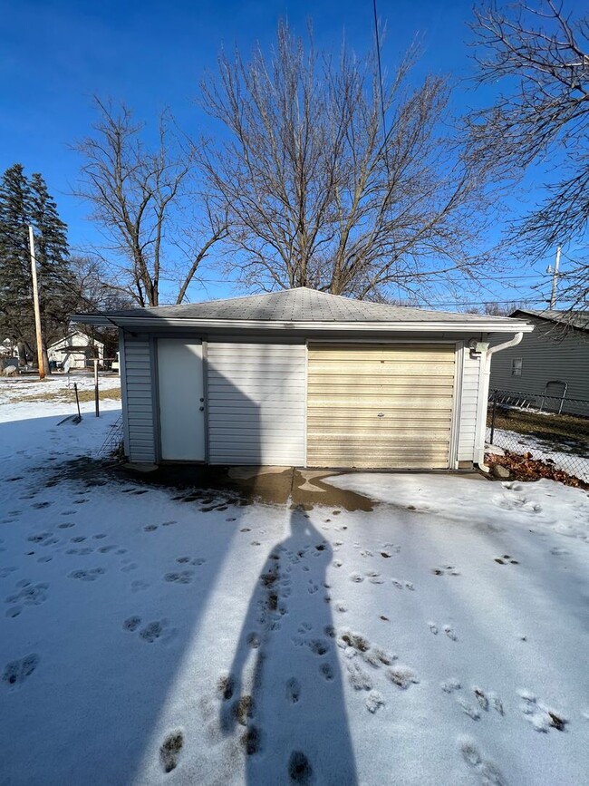 Building Photo - 3 Bedroom home