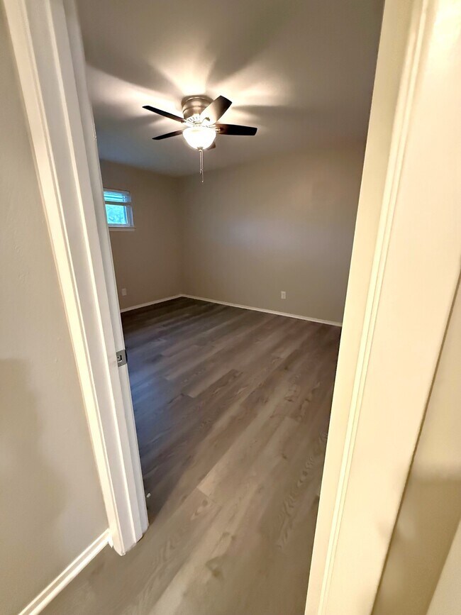 Building Photo - 9733 Neuens Rd