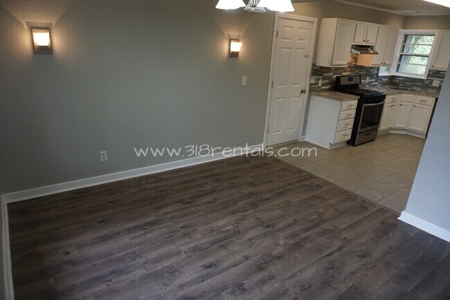 Building Photo - 4747 Crescent Dr