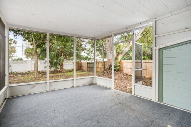 Building Photo - 2 bedroom 1 bath with porch