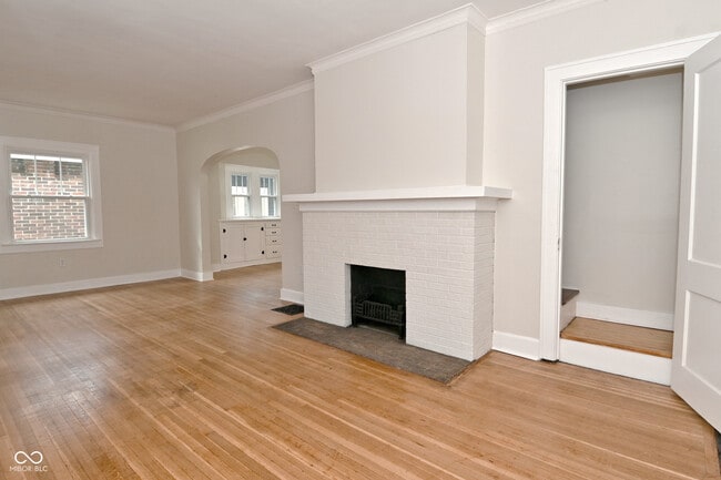 Building Photo - 3928 N Kenwood Ave