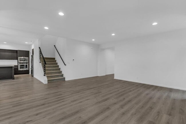 Building Photo - Large luxurious 5 bedroom Home in Renton