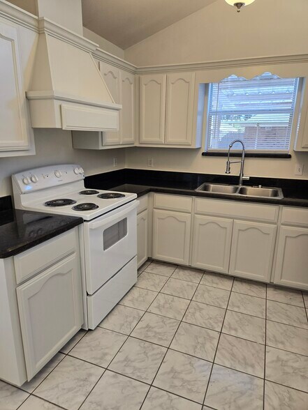 Building Photo - 630 S Dfw Dr