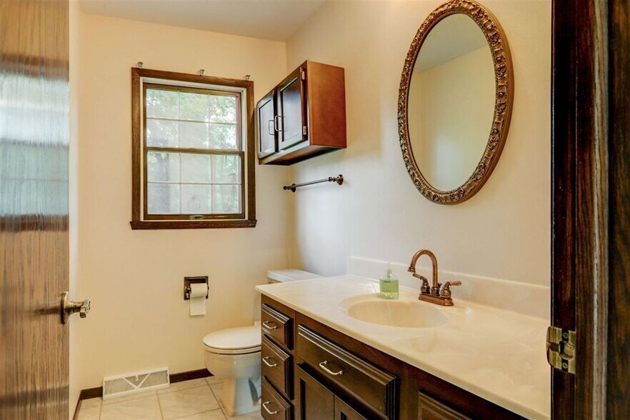 Half Bath - 1140 S Bluemound Dr