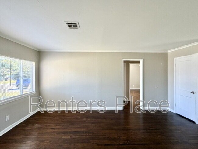 Building Photo - 1428 E 52nd St