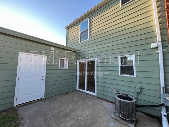 Building Photo - 1901 Beaver Rd