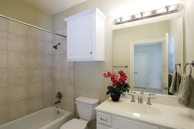 Building Photo - 2822 Helena St