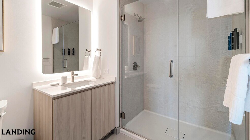 Building Photo - 513 S Damen Ave