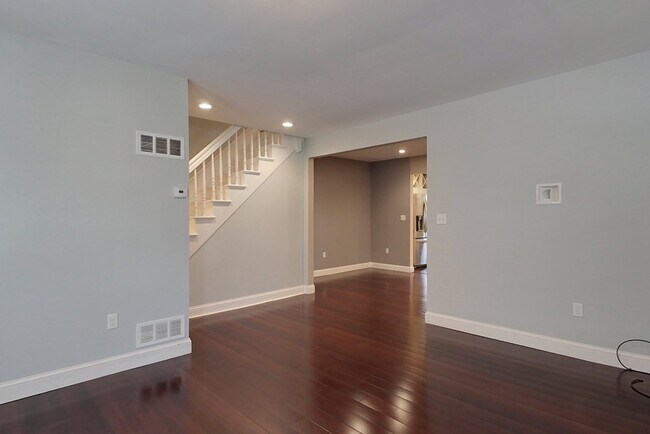 Building Photo - 10-12 Broadway St