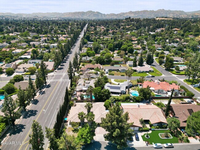Building Photo - 10307 Donna Ave