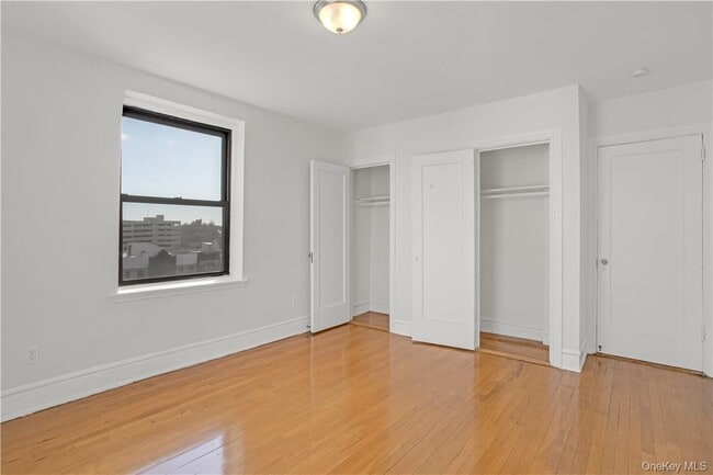 Building Photo - 254 Martine Ave