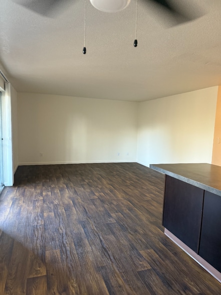 Building Photo - 903 SW 185th Ave