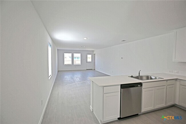 Building Photo - 527 Sarah Wy