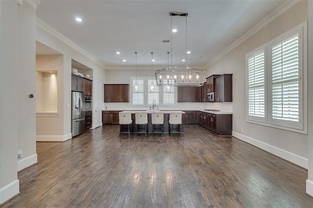 Building Photo - 2160 Helsminster Dr