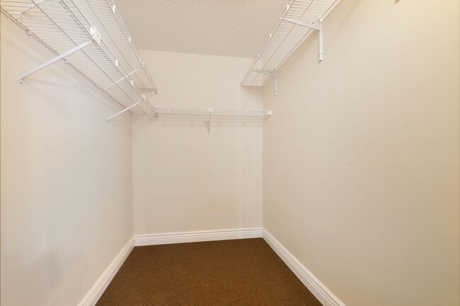 Building Photo - 12561 Shoreside Ln