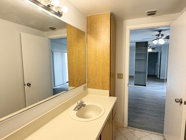 Building Photo - 563 Green Springs Pl