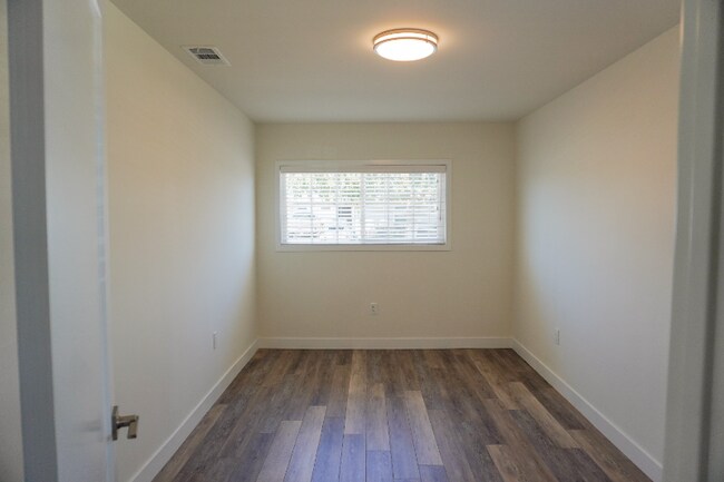 Building Photo - 18271 Roberta Cir