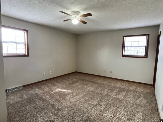 Building Photo - 3 bedroom 2 bath home close to Ft Wood mai...