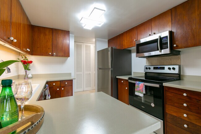Building Photo - 250 Kawaihae St