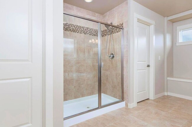 Building Photo - GORGEOUS 5 Bedroom Home in Sammamish