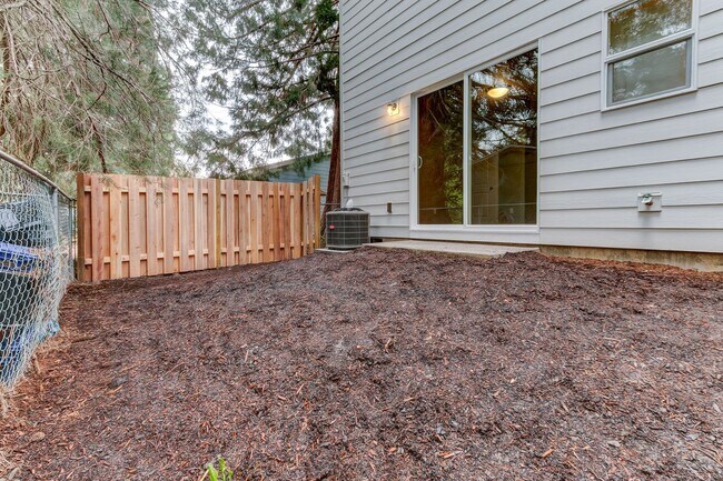 Building Photo - Air Conditioning! Beautiful Newer Construction Home!  3 Master Bedrooms!