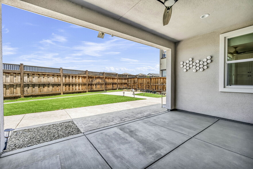 Building Photo - 16819 Karsen Ln