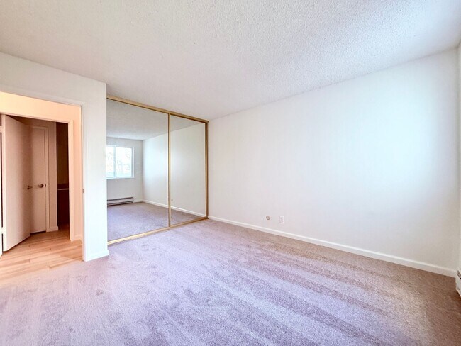 Building Photo - Recently Updated Condo with OCEAN VIEW - W...