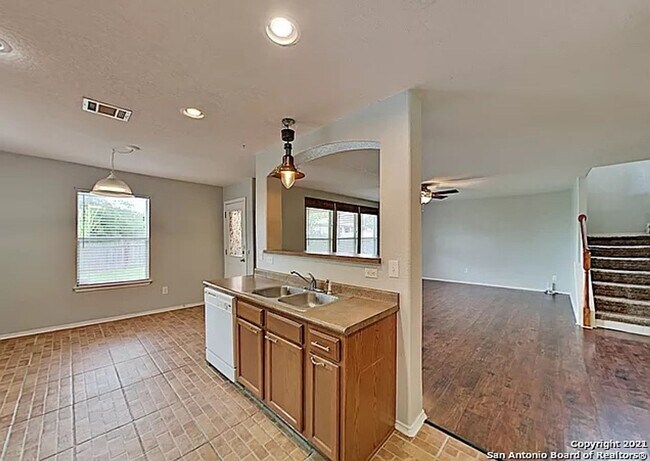 Building Photo - OPEN FLOOR PLAN  |  2 LIVING AREAS  |  4 B...